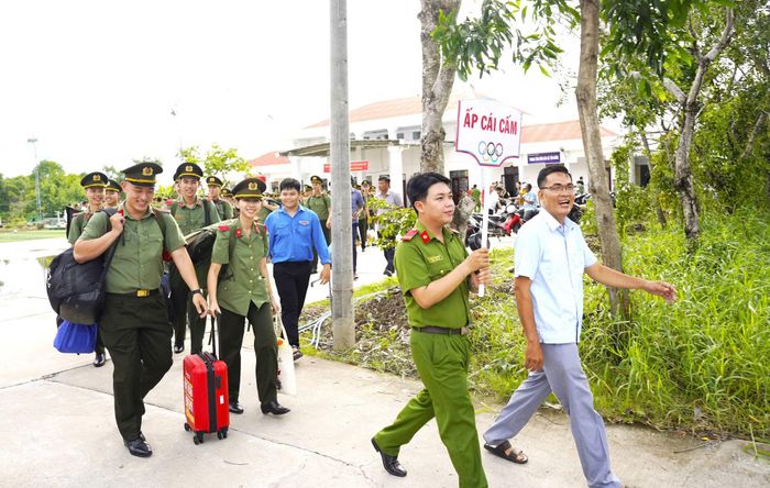 260 học viên Trường Đại học ANND ra quân hoạt động thực tế tại xã Tân Hưng, tỉnh Cà Mau.