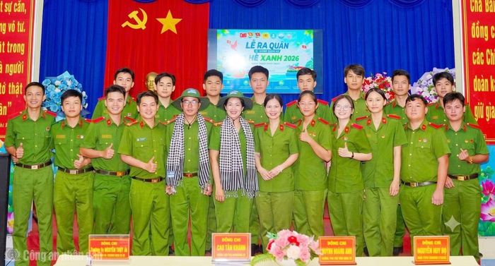 Học viên Trường Đại học CSND ra quân chiến dịch Mùa hè xanh tại xã Quách Phẩm.