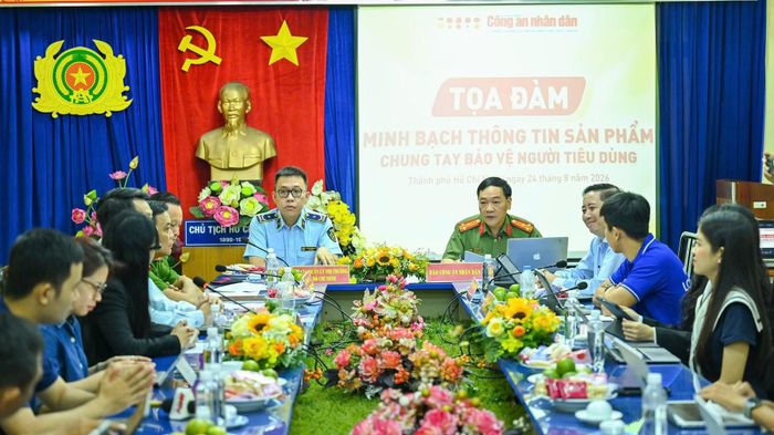 Quang cảnh tọa đàm “Minh bạch thông tin sản phẩm- chung tay bảo vệ người tiêu dùng", do Báo Công an nhân dân phối hợp với các cơ quan chức năng tổ chức sáng 24/8.