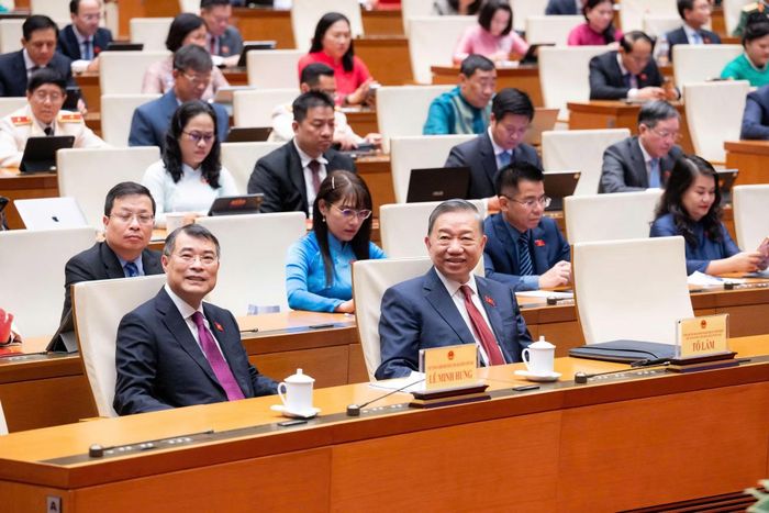 Tổng Bí thư, Chủ tịch nước Tô Lâm, Thủ tướng Chính phủ Lê Minh Hưng và các đại biểu dự phiên họp.