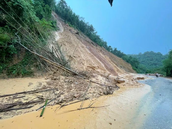 Trước diễn biến phức tạp của thời tiết, tỉnh Thanh Hóa yêu cầu các sở, ngành, địa phương và lực lượng chức năng triển khai phương án phòng, chống thiên tai theo phương châm “4 tại chỗ”.