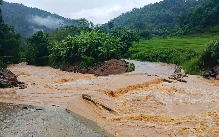 Tại các vị trí nguy hiểm đều được đặt biển cảnh báo, không để người dân qua lại.
