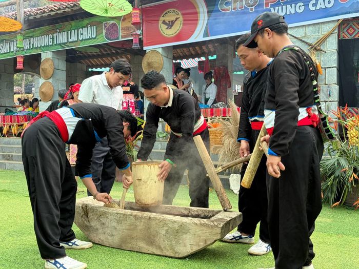 Nhiều hoạt động giàu tính trải nghiệm được đồng bào phục vụ du khách dịp lễ 2/9.