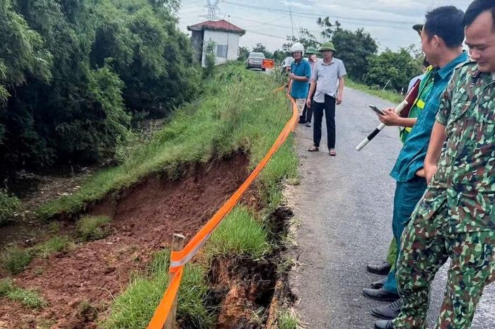 Điểm sạt lở trên tuyến đê thôn Bến (nay là thôn Đức Hòa), xã Đa Phúc.