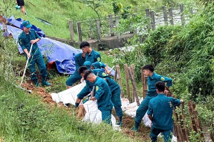 Chính quyền xã Đa Phúc tổ chức khắc phục sự cố.