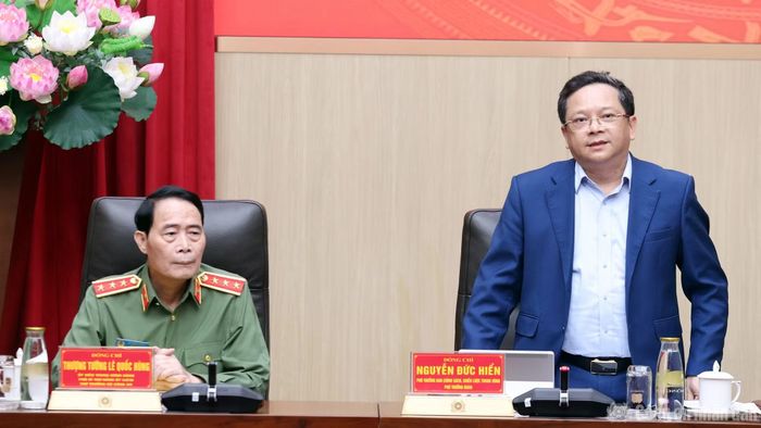 Đồng chí Nguyễn Đức Hiển bày tỏ sự đồng tình, đánh giá cao dự thảo báo cáo kết quả việc thực hiện kết luận kiểm tra, giám sát đợt 1, 2 của Bộ Chính trị, Ban Bí thư đối với Ban Thường vụ Đảng uỷ Công an Trung ương.