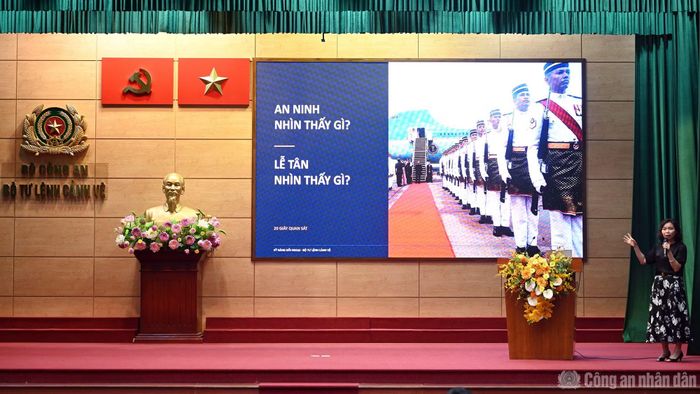 Đồng chí Phạm Thị Kim Yến chia sẻ những kiến thức, chuẩn mực, nguyên tắc trong giao tiếp, ứng xử ngoại giao.