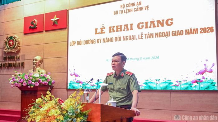 Thiếu tướng Võ Anh Tuấn nhấn mạnh, việc tổ chức lớp bồi dưỡng là hoạt động thiết thực, cần thiết nhằm nâng cao chất lượng nguồn nhân lực, góp phần xây dựng đội ngũ cán bộ, chiến sĩ Cảnh vệ.