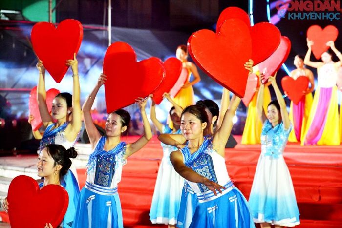 Tổ quốc trong tim mỗi người dân Việt Nam. Quốc Hồng