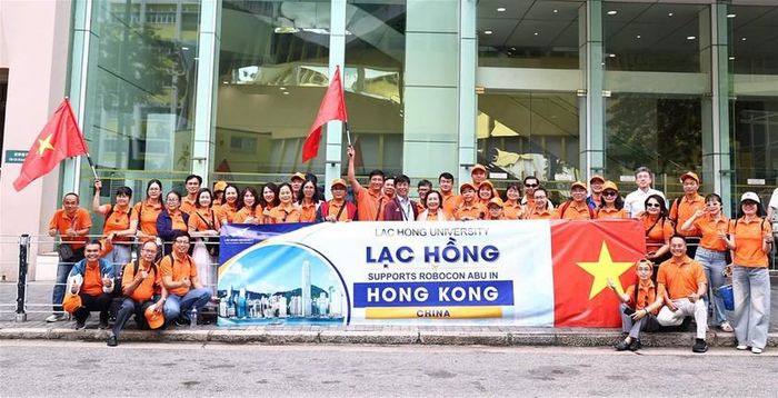 Đoàn Trường Đại học Lạc Hồng đã cùng hội tụ tại Hong Kong, tiếp lửa và tự hào đồng hành cùng LH-FOF trên đấu trường quốc tế.