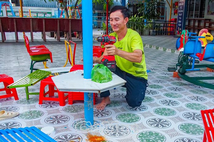 Sửa chữa, trang trí khuôn viên trường học, sẵn sàng đón năm học mới tại Trường Mầm non Bình Minh phân hiệu Vàng Anh, khóm Tân Phong, phường Hoà Thành.