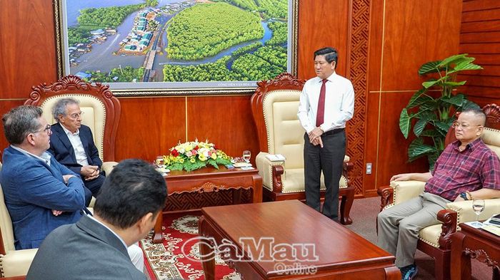  Phó Chủ tịch UBND tỉnh Cà Mau Lê Văn Sử phát biểu, nhấn mạnh tầm quan trọng của sự tin cậy và thế mạnh bổ trợ giữa hai bên.