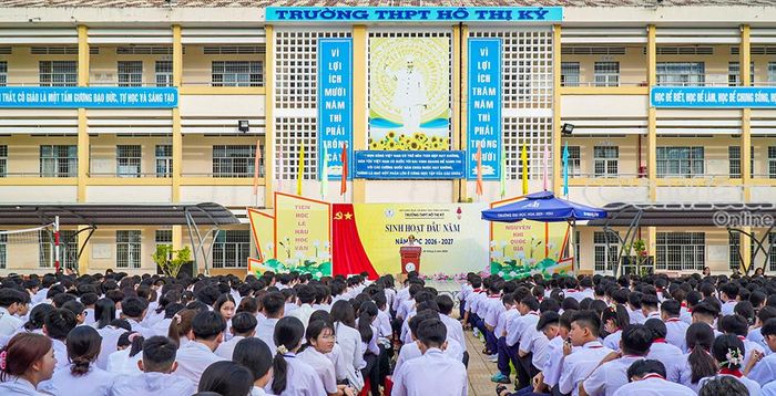 Buổi sinh hoạt đầu năm học 2026-2027 tại Trường THPT Hồ Thị Kỷ, phường An Xuyên.