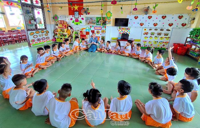 Học sinh Trường Mẫu giáo Hướng Dương (xã Đông Hải) tham gia các hoạt động tập thể đầu năm học.