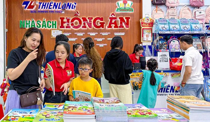 Cà Mau nỗ lực đảm bảo học sinh không thiếu sách đến trường.