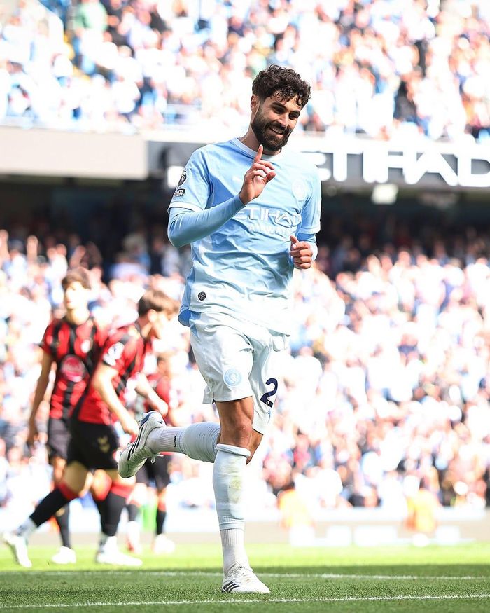 Josko Gvardiol ghi bàn ở phút bù giờ để đem về chiến thắng cho Manchester City