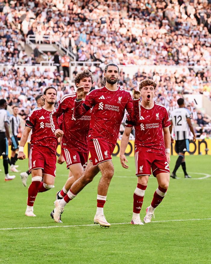 Dominik Szoboszlai ghi bàn ở phút 90+9 đem về trận hòa quý giá cho Liverpool