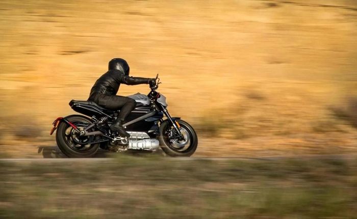 Mô tô điện LiveWire ONE giảm giá còn 13.999 USD. (Ảnh: Carscoops)