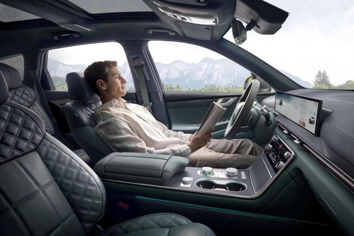 SUV hạng sang Genesis GV80 lần đầu có phiên bản Hybrid. (Ảnh: Carscoops)