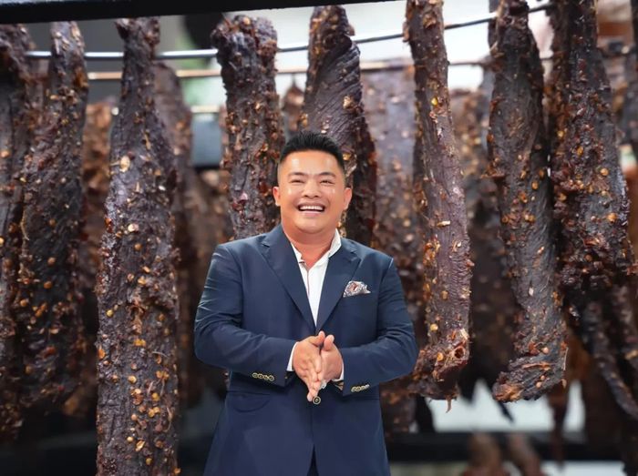 Vũ Hoàng Hải đã chỉ đạo ký hợp đồng tiêu thụ sản phẩm “thịt trâu sấy khô tê cay” do Công ty CP Sản xuất và Thương mại tổng hợp Hoàng Nam sản xuất từ nguyên liệu thịt trâu đông lạnh.
