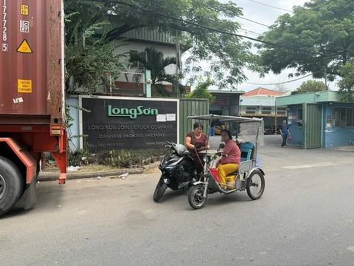 Dựng lại hiện trường vụ đối tượng Châu lừa lấy vé số của chị Ng.