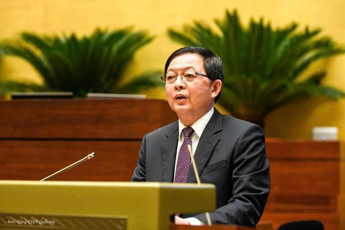 Phó Thủ tướng Chính phủ Hồ Quốc Dũng trình bày báo cáo giải trình, tiếp thu, chỉnh lý dự thảo Luật.