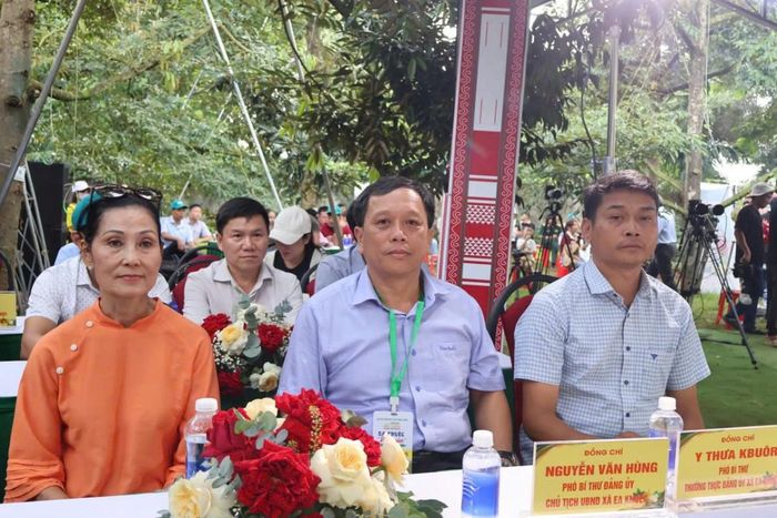  Các lãnh đạo tham gia buổi livestream. 