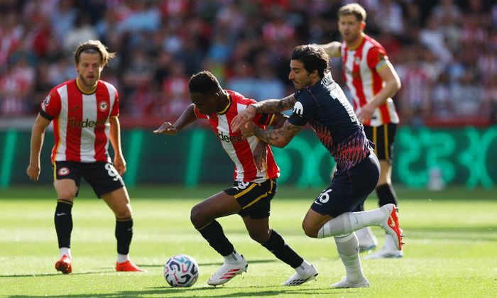 Tottenham thua đậm Brentford. (Ảnh: Reuters)