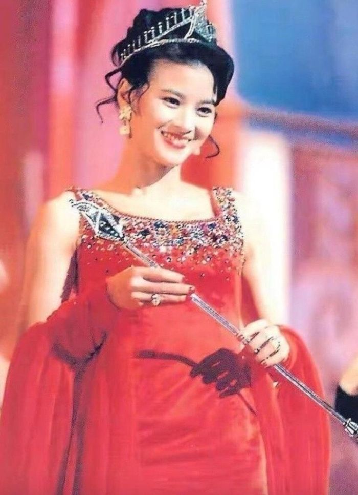 Lê Yến San đăng quang Hoa hậu Châu Á 1985.