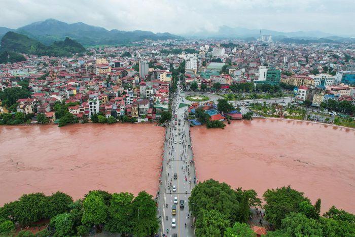 Các khu vực như Thất Khê, Tràng Định, Na Sầm, Văn Lãng cùng nhiều phường trung tâm gồm Đông Kinh, Tam Thanh, Kỳ Lừa, Lương Văn Tri ngập nặng. (Ảnh: Trần Hùng).