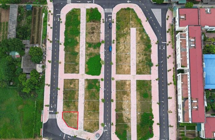 Sau cơn sốt nóng, nhiều người mua đã cảnh giác với đất đấu giá. (Ảnh minh hoạ: Minh Đức).