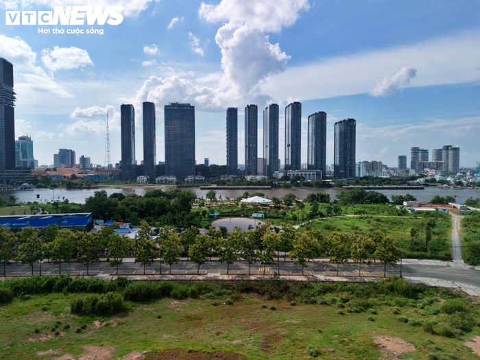Khu đất có vị trí tiếp giáp 4 mặt đường Nguyễn Thiện Thành, N11 và Trần Bạch Đằng, nằm gần Công viên bờ sông Sài Gòn.