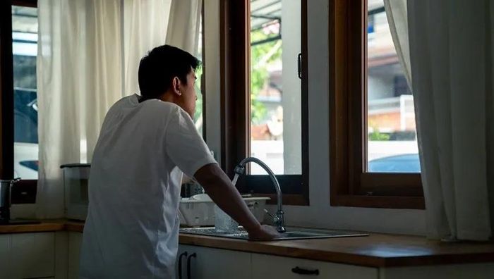Vợ tự dưng thay đổi thói quen nấu ăn khiến tôi nghi ngờ. (Ảnh minh họa: iStock)