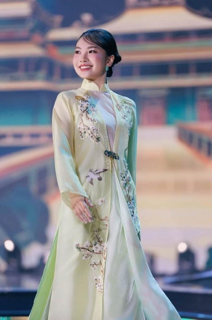 Ngọc Linh hiện là Lớp trưởng, Ủy viên Liên chi Đoàn và Liên chi Hội sinh viên Viện Đào tạo Răng Hàm Mặt và giữ chức chủ nhiệm CLB Nghiên cứu Khoa học và tiếng Anh chuyên ngành Răng Hàm Mặt (Dentsearch).