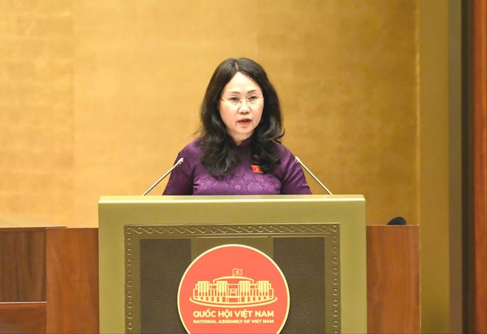 Bộ trưởng Bộ Văn hóa - Thể thao và Du lịch Lâm Thị Phương Thanh trình bày báo cáo giải trình, tiếp thu, chỉnh lý dự thảo Luật. Ảnh: Thủy Nguyên