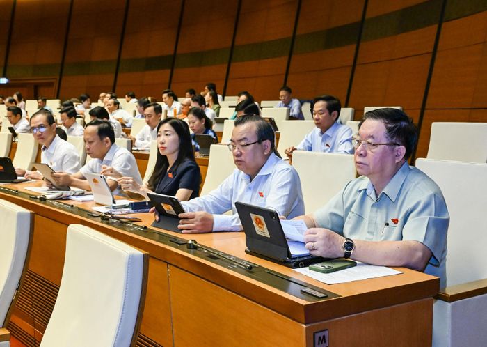 Quốc hội đã biểu quyết thông qua Nghị quyết về điều chỉnh chủ trương đầu tư Dự án đầu tư xây dựng tuyến đường sắt Lào Cai - Hà Nội - Hải Phòng. Ảnh: Quochoi.vn