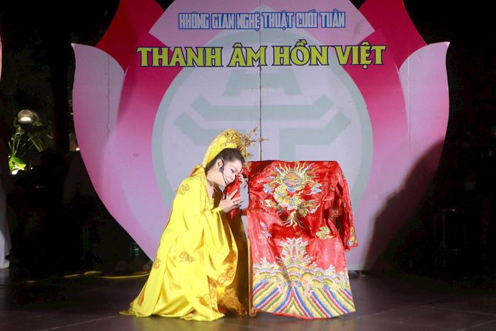 Trích đoạn “Nỗi lòng Thái hậu Dương Vân Nga”. Ảnh: SVHTTDL