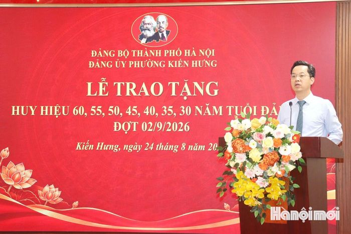 Đồng chí Vũ Đăng Định, Ủy viên Ban Thường vụ Thành ủy, Trưởng ban Tổ chức Thành ủy Hà Nội phát biểu chỉ đạo tại hội nghị. Ảnh: Tuấn Điệp