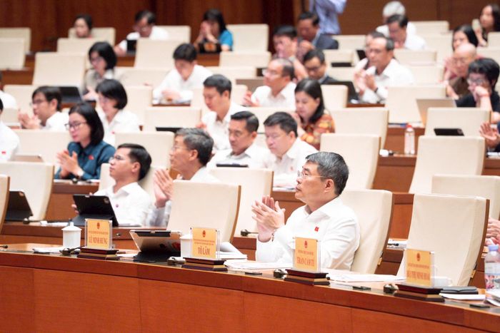 Đại biểu tham dự phiên làm việc sáng 24-8. Ảnh: media.quochoi.vn