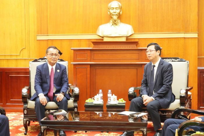 Phó Chủ tịch Ủy ban Trung ương MTTQ Việt Nam Cao Xuân Thạo tiếp Chủ tịch Mặt trận Lào xây dựng đất nước Thủ đô Viêng Chăn Phongsavanh Siliphan. Ảnh: Lê Dung