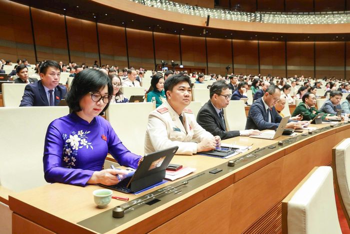 Đại biểu tham dự phiên làm việc chiều 24-8. Ảnh: quochoi.vn