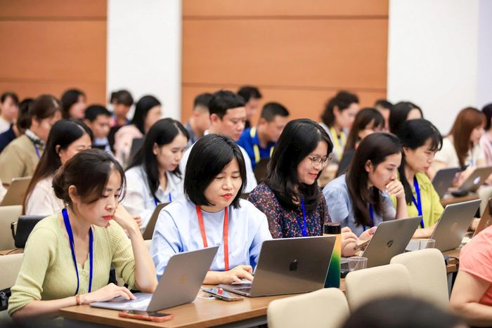 Phóng viên các cơ quan báo chí tham dự họp báo. Ảnh: Hữu Thắng