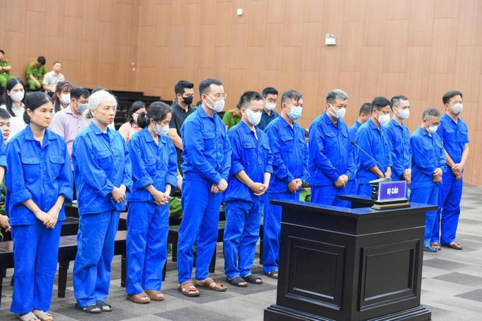 Các bị cáo nghe tuyên án. Ảnh: N.M