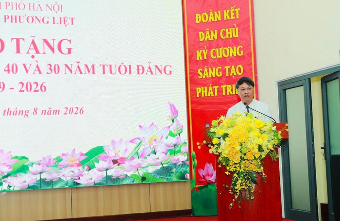 Bí thư Đảng ủy, Chủ tịch HĐND phường Phương Liệt Nguyễn Minh Tiến phát biểu tạo buổi lễ. Ảnh: HL