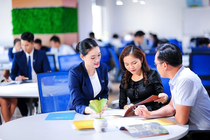 Các chuyên gia cho rằng, sàn giao dịch bất động sản không thể đảm nhiệm vai trò như một cơ quan xác nhận pháp lý. Ảnh PV