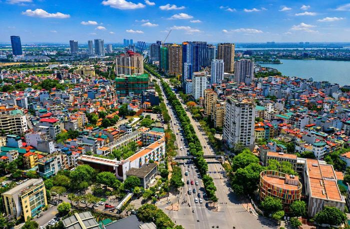 Nếu các luật được triển khai đồng bộ, Hà Nội sẽ có một nền tảng pháp lý mạnh hơn rất nhiều để giải quyết những bài toán tích tụ qua nhiều năm. Ảnh Phạm Hùng