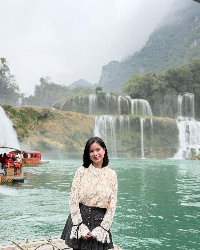 Xuân Nguyệt hiện là nhân viên ngân hàng tại TP Hạ Long, có chồng làm kinh doanh và hai con trai lần lượt 16 và 14 tuổi. Công việc khiến vợ chồng chị thường ăn trưa bên ngoài, vì vậy Nguyệt ưu tiên bữa tối tại nhà để cả gia đình có một bữa cơm đầy đủ trong ngày.