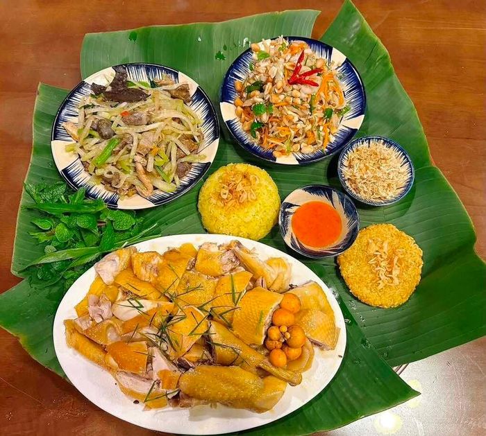 Để tiết kiệm thời gian, Nguyệt thường đi chợ vào cuối tuần, mua thực phẩm cho nhiều ngày rồi sơ chế sẵn.