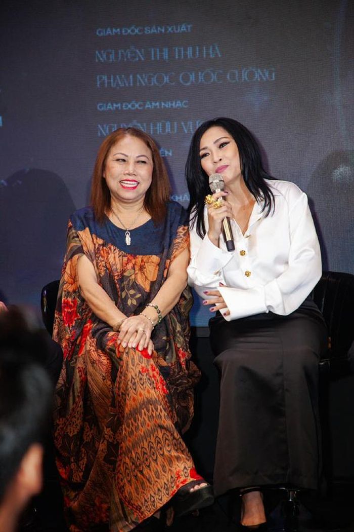 Cách đây mấy năm, chị còn kết hợp với ca sĩ Phương Thanh trong một dự án âm nhạc. Sau những hiểu lầm, mối quan hệ của 2 nữ ca sĩ nổi tiếng "Làn sóng xanh" khi xưa giờ đã tốt đẹp hơn.