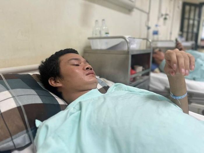 Hiện tại anh Phong vẫn chưa thể đi lại được